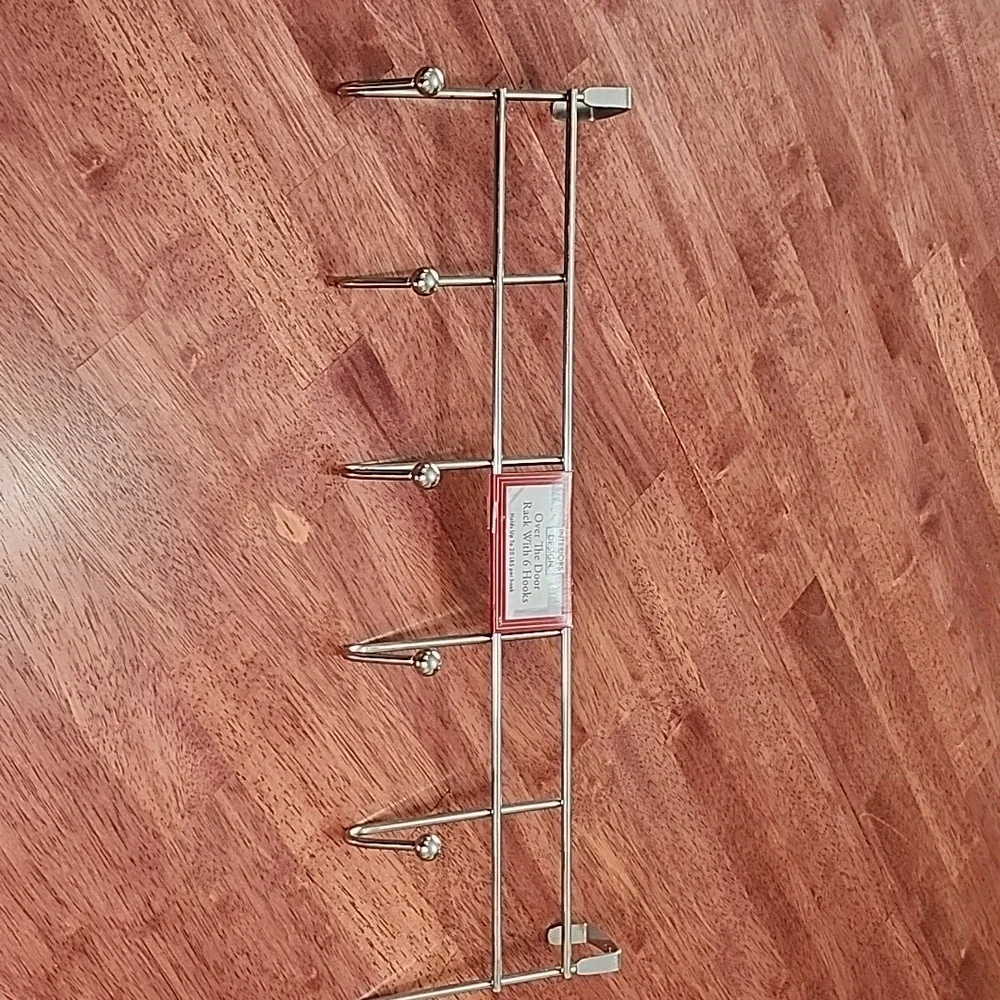 Over the door wall rack with 6 hooks